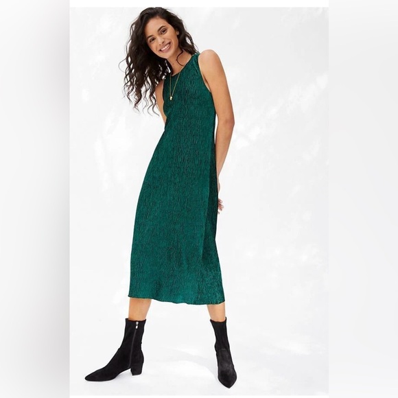 Anthropologie Maeve S NWT Twist Back Velvet Textured Midi Dress Emerald Green - Picture 2 of 5